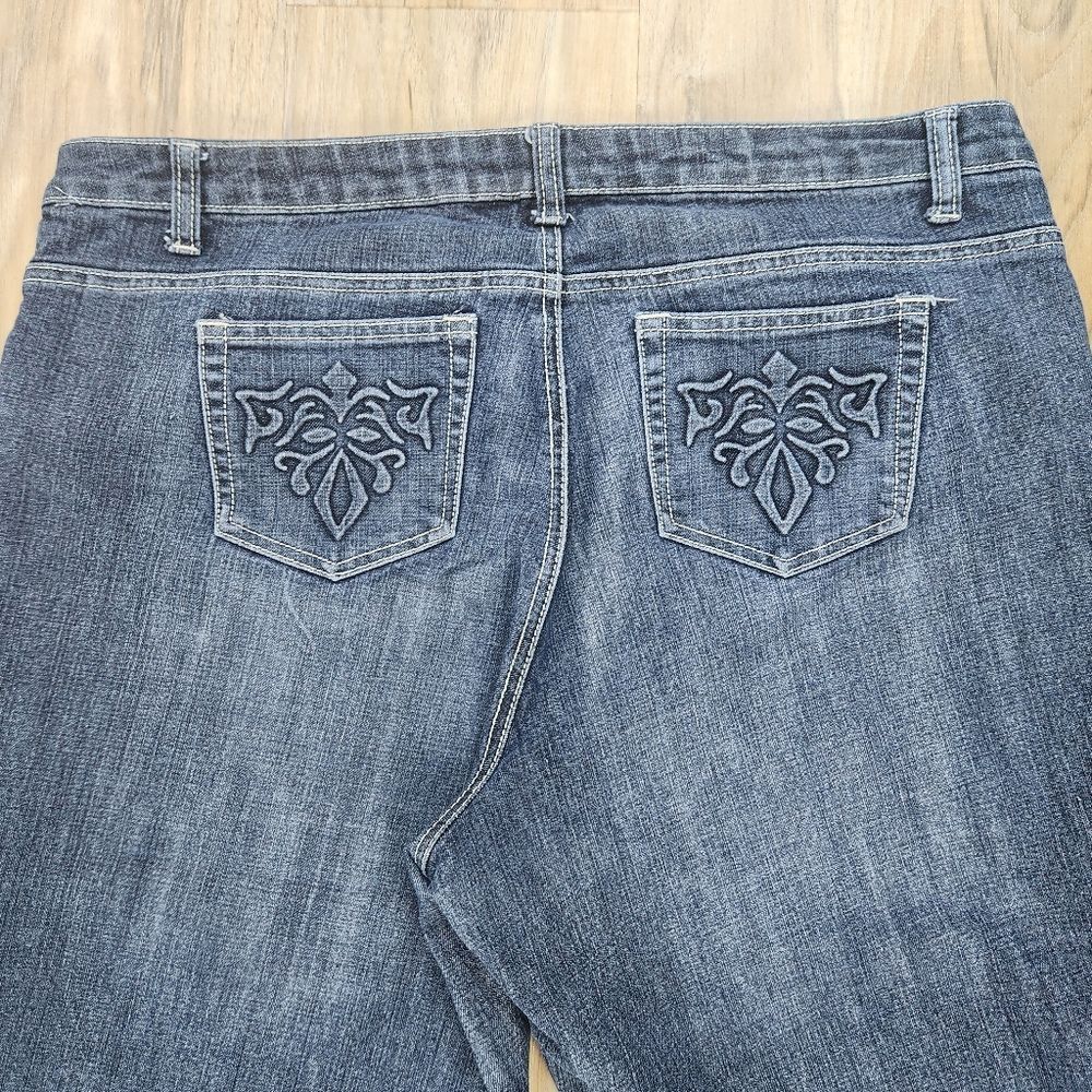 Swak Gray Embossed Back Pocket Capri Jeans Size 18 — image 5 of 8